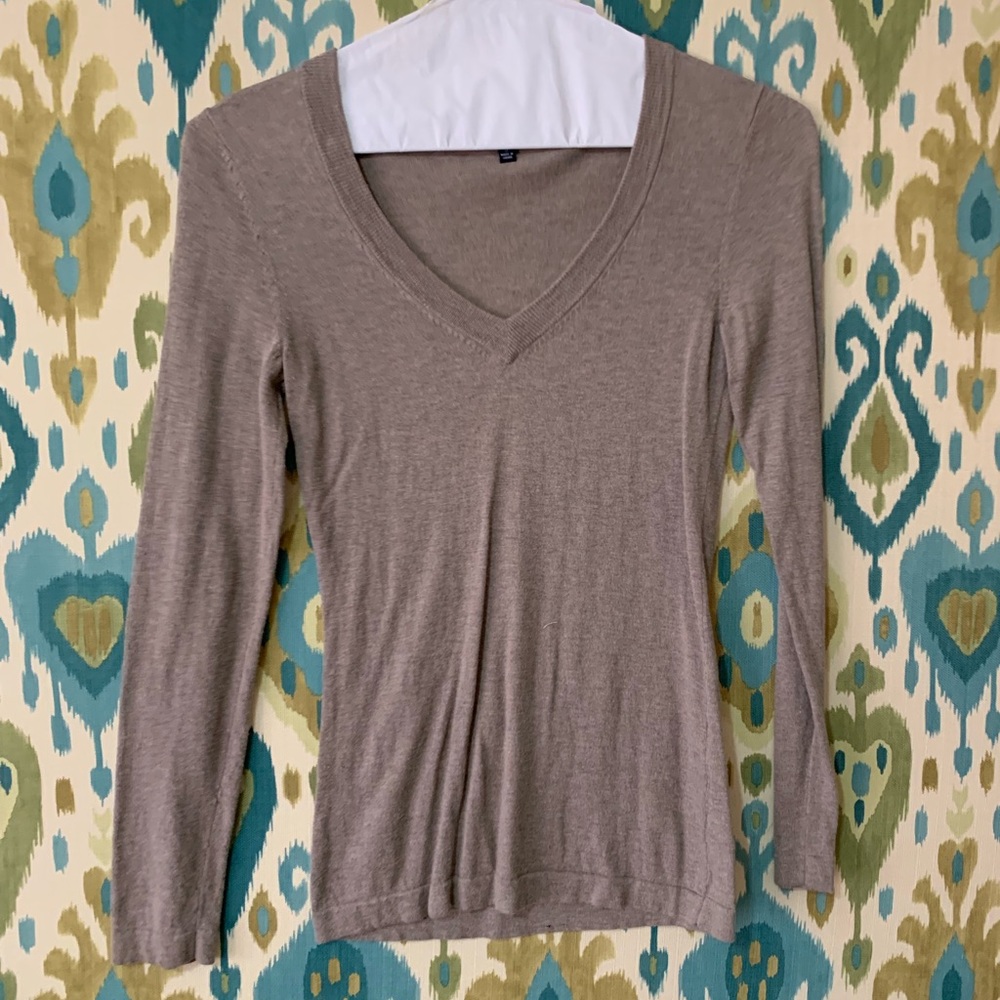 Like new V Neck sweater